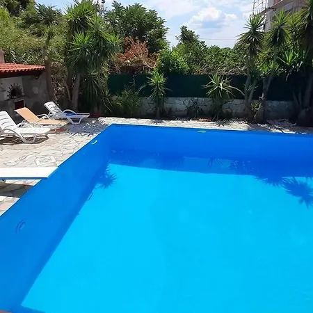 Dina's Isthmia Villa